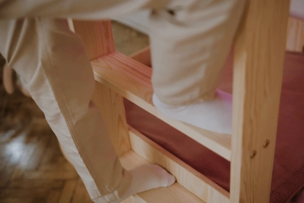 Die sichersten Hochbett-Leitern: So wählen Sie sicher & richtig!
